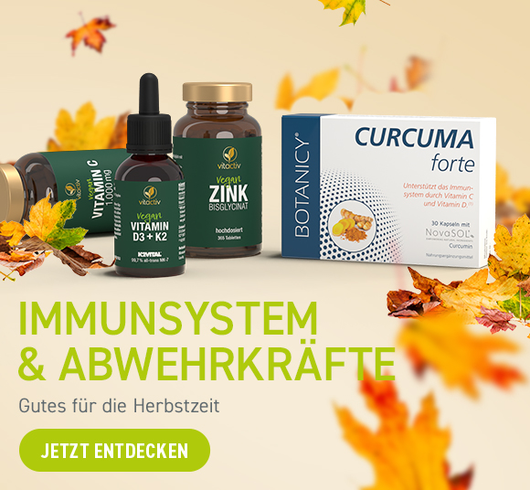 Nahrungsergänzungen für den Herbst. Damit kannst du dein Immunsystem und deine Abwehrkräfte stärken. Jetzt entdecken! Das Bild zeigt eine Produktauswahl zwischen fallenden Herbstblättern, zum Beispiel Vitamin C, Vitamin D3 Tropfen, Zink und Curcuma.