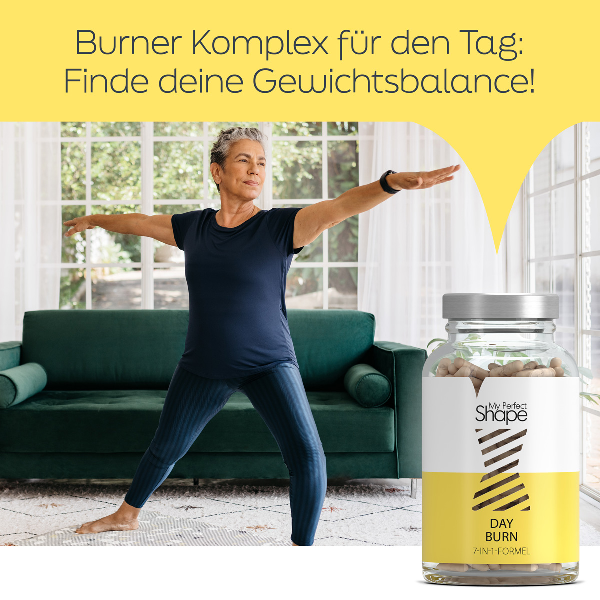 Eine Frau macht Sport im Wohnzimmer. Sie möchte abnehmen. Text: Burner Komplex für den Tag: Finde deine Gewichtsbalance!